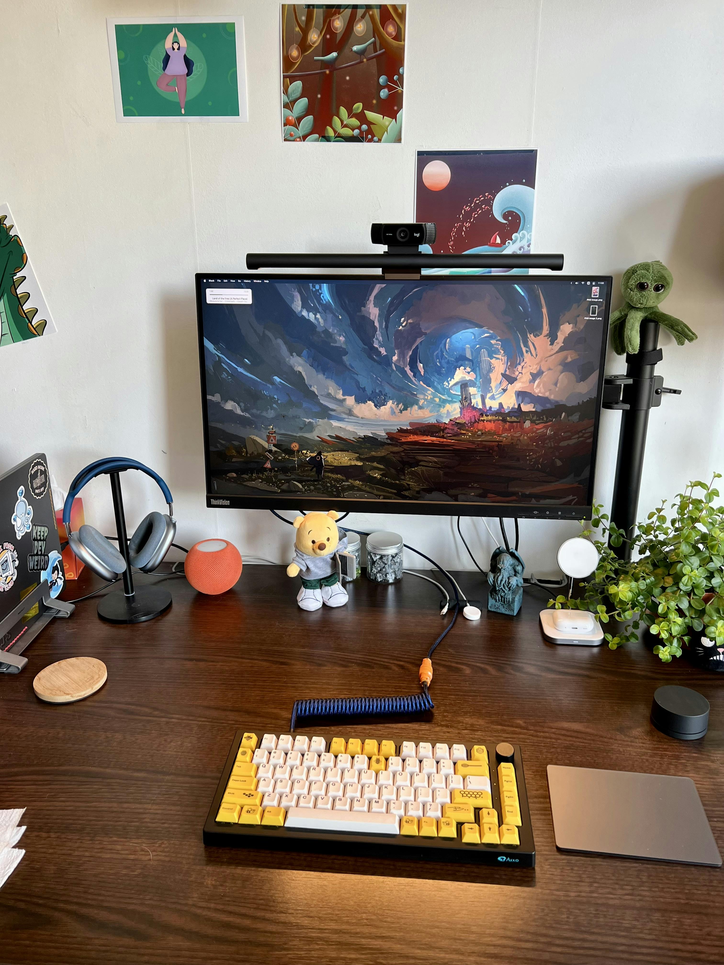 Photo of Catalin Ciubotaru's desk setup